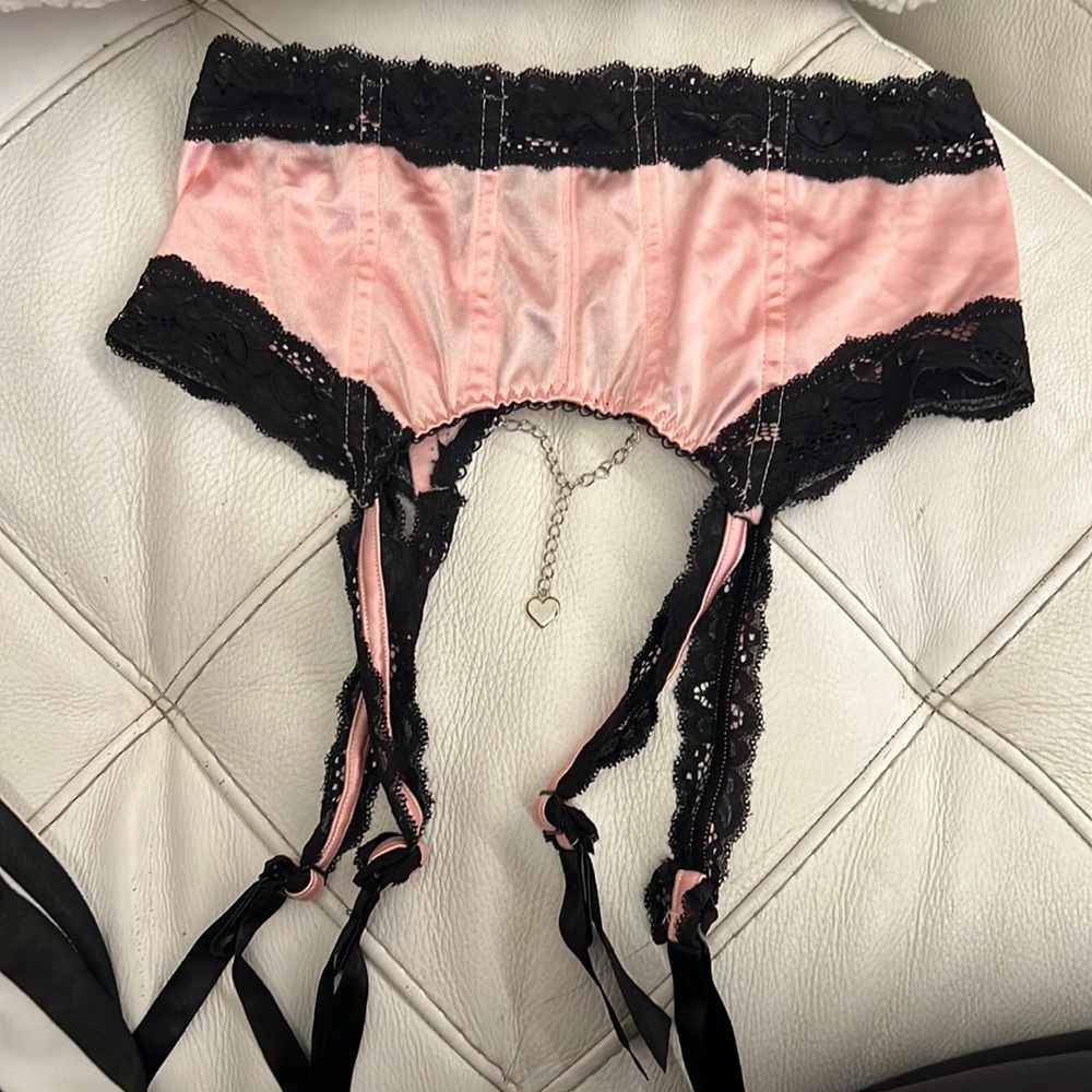 LF NWT Garter Belt